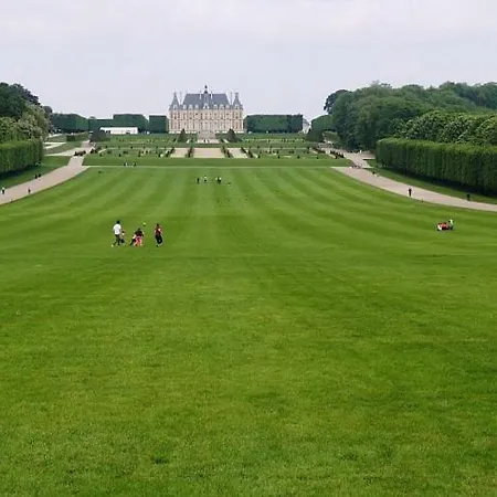 Near Paris Few Minutes And Next Train Station Apartment *